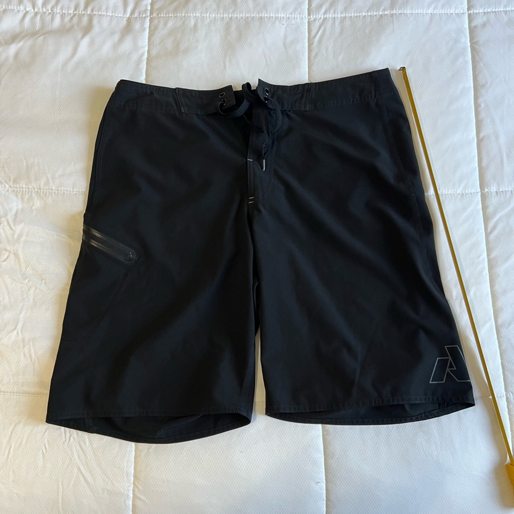 Eddie Bauer Board Shorts Mens 33 Black